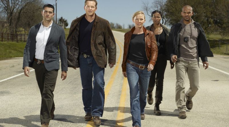 Chase: L-R: Jesse Metcalfe, Cole Hauser, Kelli Giddish, Rose Rollins and Amaury Nolasco. CR: Warner Bros. Television Entertainment