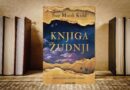 Američka autorica Sue Monk Kidd vodi nas u Galileju i Egipat u Isusovo doba. Pripovijeda o životu mlade žene u kojoj žudnje od djetinjstva pjevaju i jauču. O okrutnosti života koja utišava glas žena i potlačenih. O vremenu kad je učenje bilo povlastica kojoj žene nisu imale pristupa. O drskosti životne snage koja odbija biti ušutkana. Pred čitateljicama i čitateljima raspreda se tkanje priče koja nas vodi u šetnju od Galileje do Egipta, od judejskih brežuljaka do aleksandrijskih hramova, od zapretanih čežnji do vrhunaca ljubavi i ponora tuge.